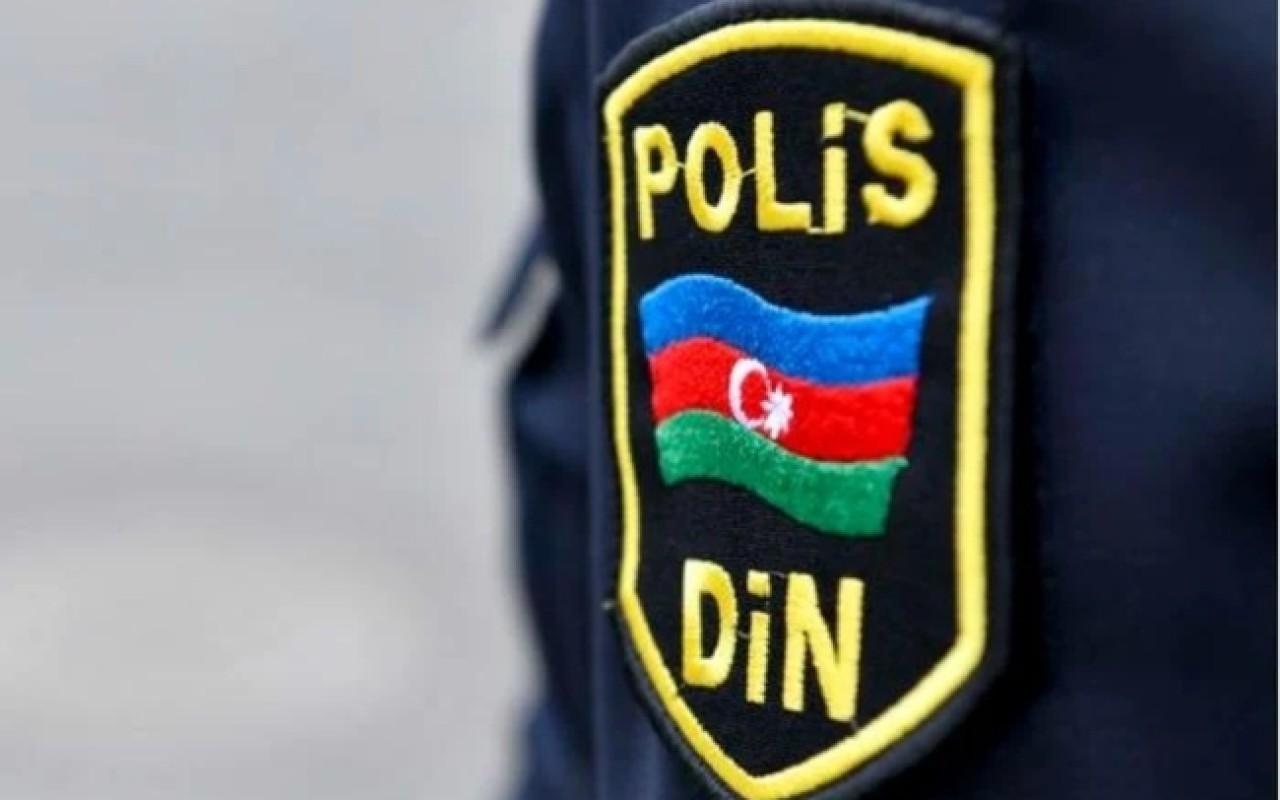 Oyuncaq silahla gəzib, polis olduğunu deyirmiş - Saxlanıldı