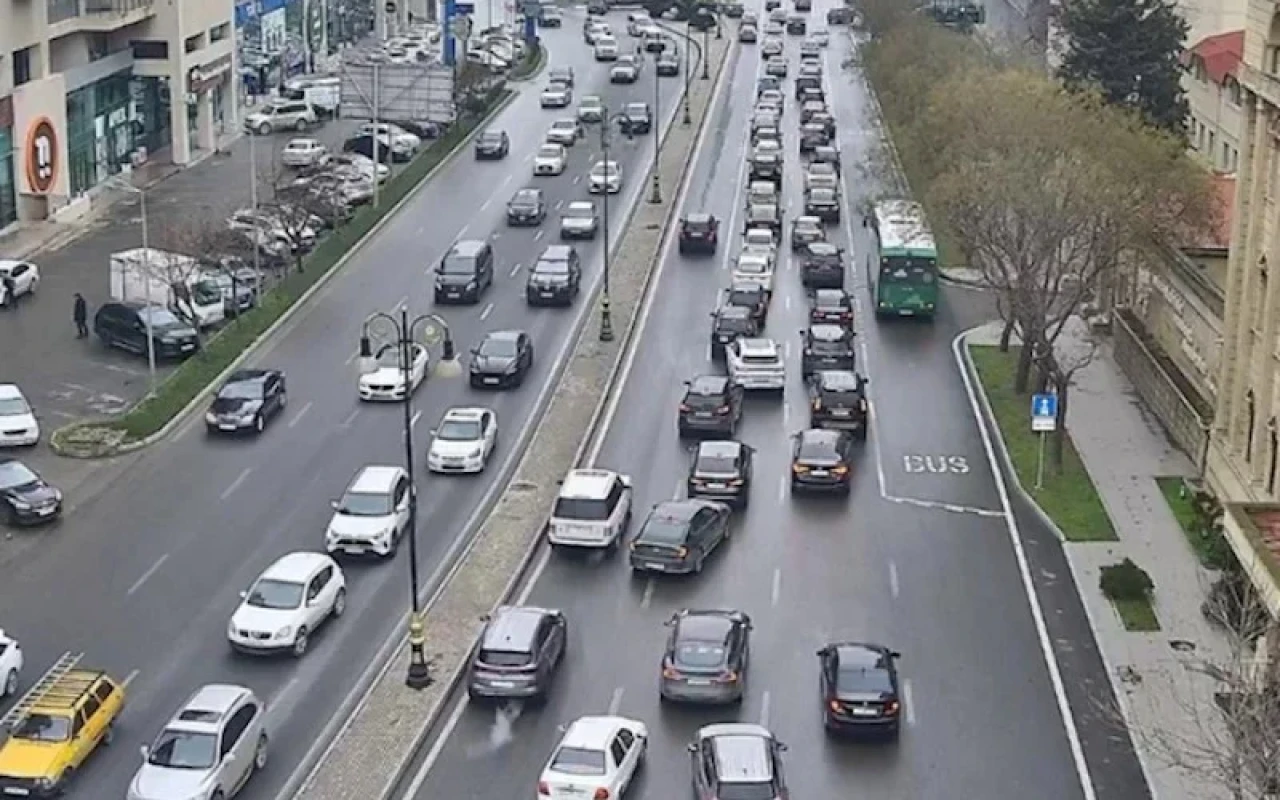 Bakının bu yollarında tıxac var -