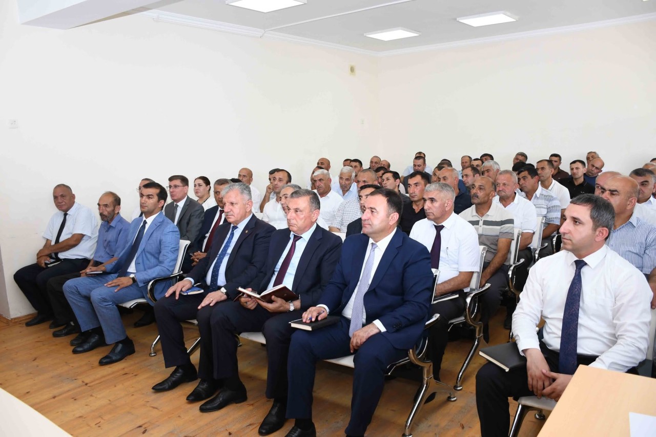 Vaqif Həsənov Birinci Yüzbaşılı kəndində səyyar qəbul keçirdi - FOTOLAR