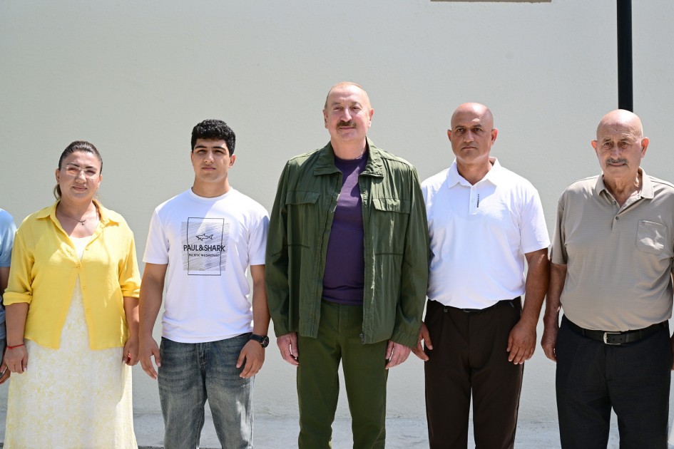 Dövlət başçısı Xocavəndin Quzeyxırman kəndində olub - FOTOLAR (YENİLƏNİB)