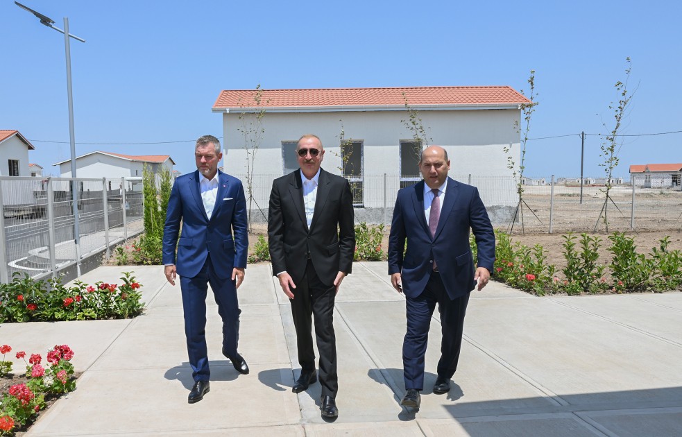 Prezidentlər Baş Qərvənd kəndində - FOTOLAR