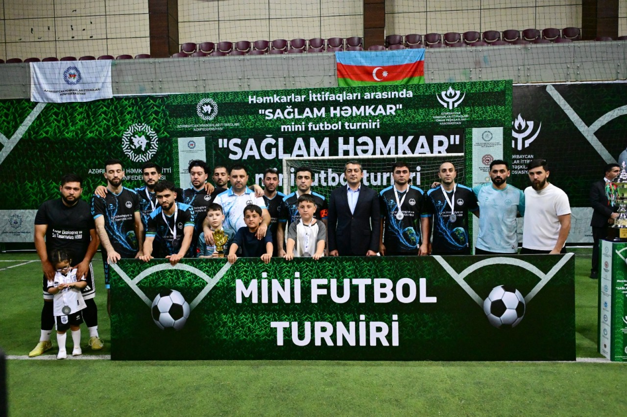 Həmkarlar İttifaqının təşkilatçılığı ilə keçirilən minifutbol turniri başa çatıb - FOTOLAR