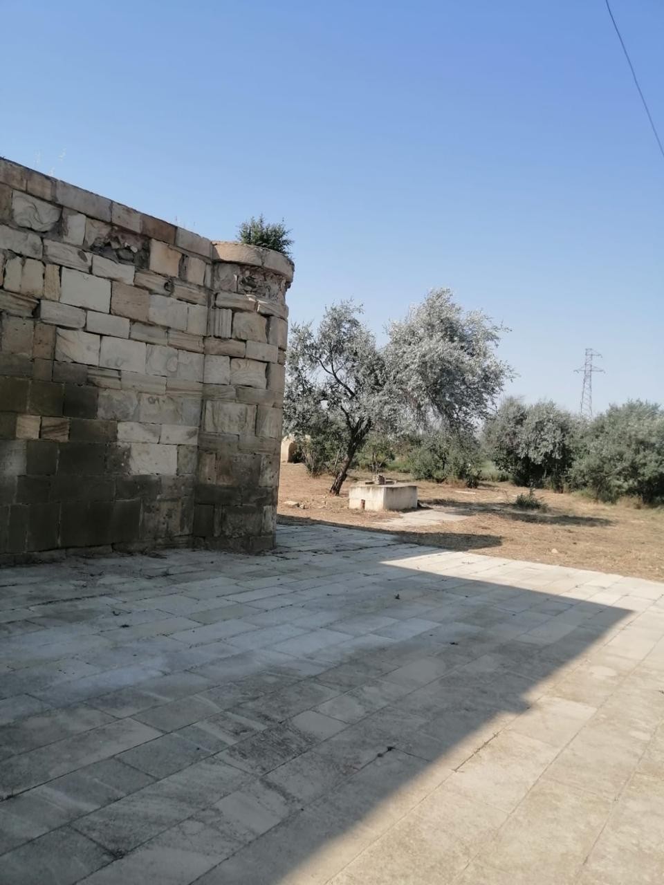 Qaradağda Sanqaçal karvansarayında abadlıq işləri həyata keçirilib - FOTOLAR