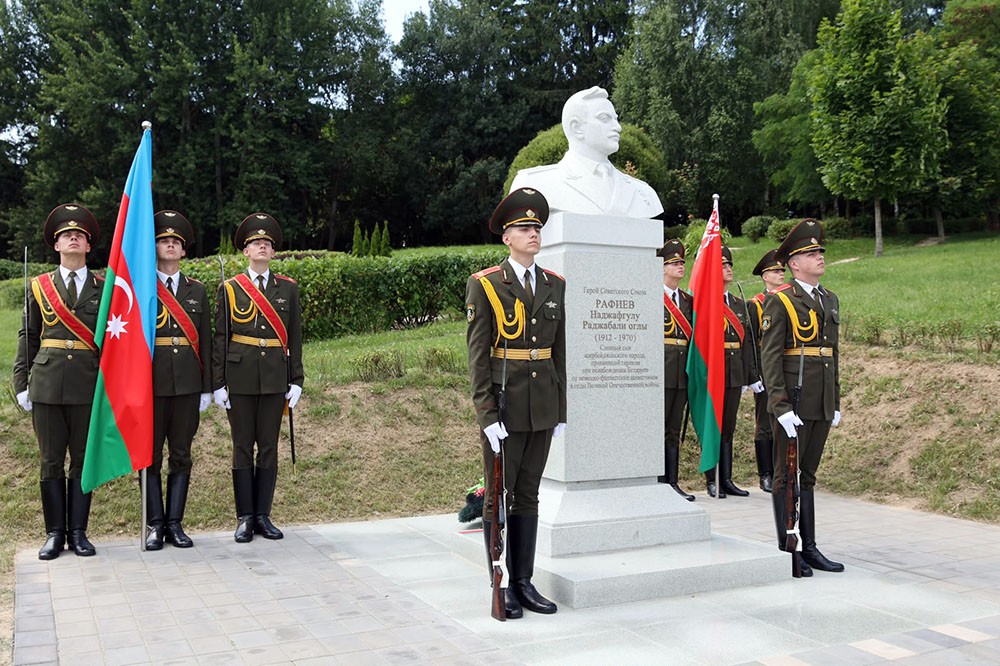 Kərim Vəliyev Belarusda hərbi obyektlərdə olub - FOTOLAR