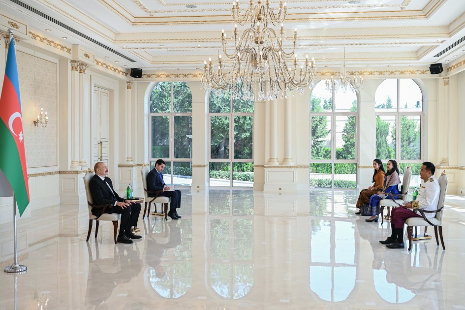 İlham Əliyev yeni səfirləri qəbul etdi - FOTOLAR (YENİLƏNİB)