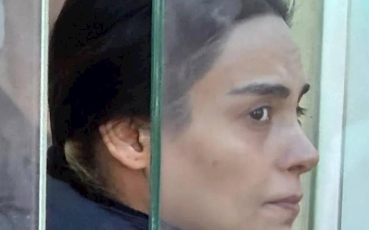 Prokuror ərini öldürüb yaşadığı həyətdə basdıran qadına ağır cəza istədi