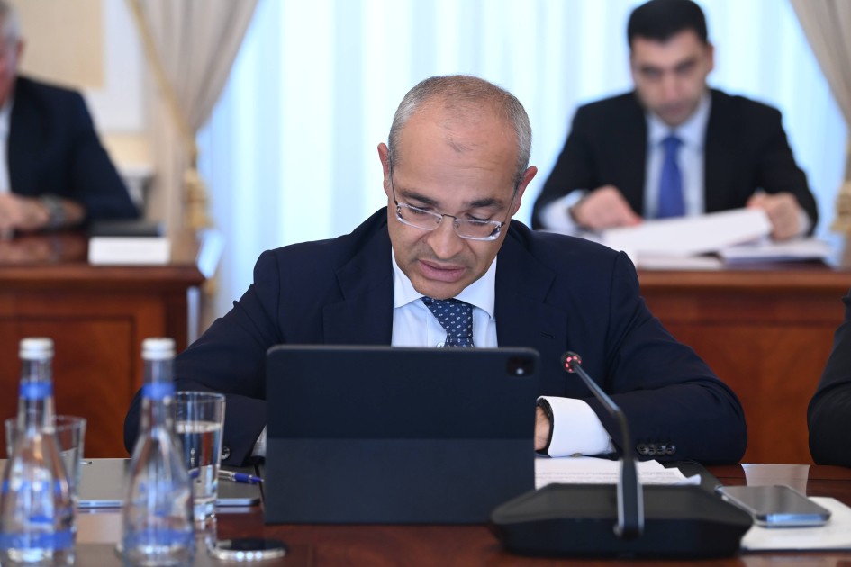 Əli Əsədov nazirləri topladı - FOTOLAR