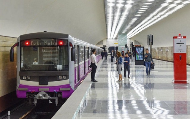 Sərnişin "20 Yanvar" metrosunda qatar yoluna tullandı