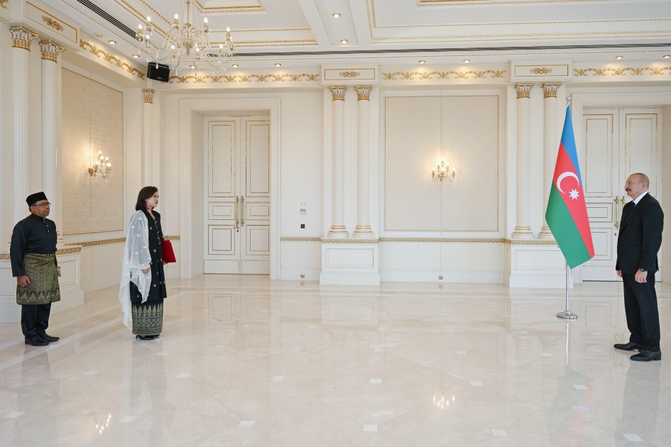 Prezident Malayziyanın yeni səfirini qəbul etdi - FOTOLAR