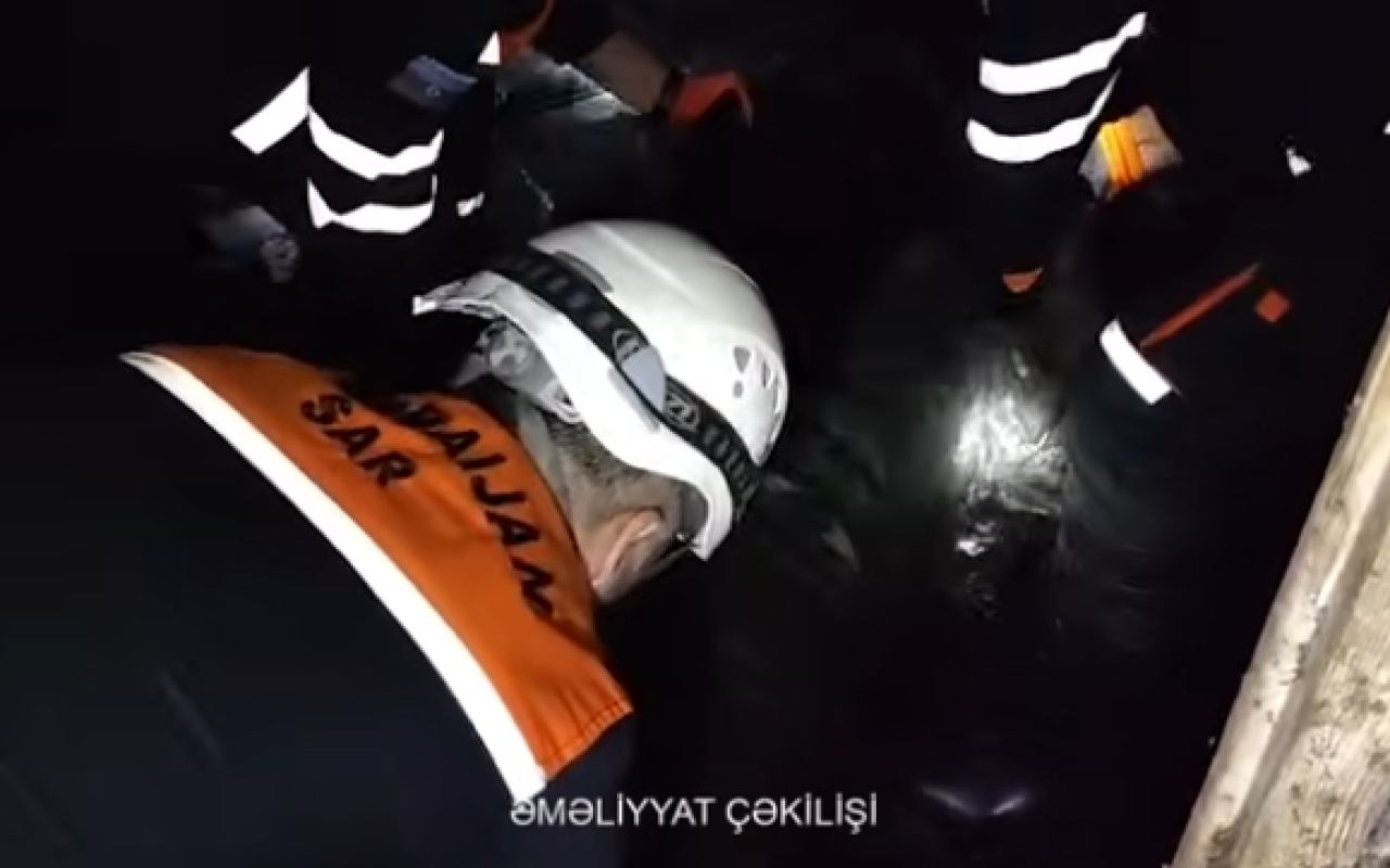 Zirzəmidə yıxılıb çarəsiz qalan şəxs xilas olundu - VİDEO