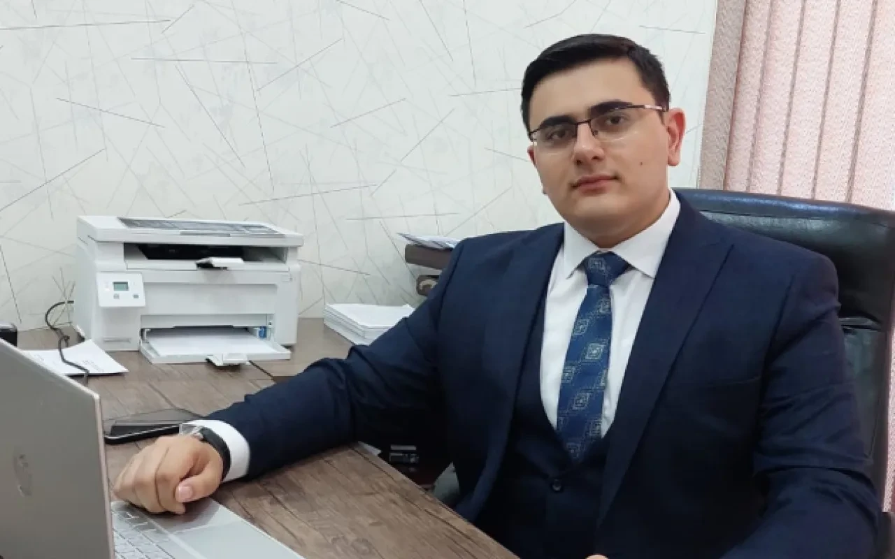 Məhkəmə vətəndaşların pulunu alan vəkillə bağlı qərar verdi
