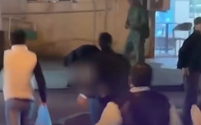 40 yaşlı kişi 24 yaşlı arvadını belə öldürüb - VİDEO