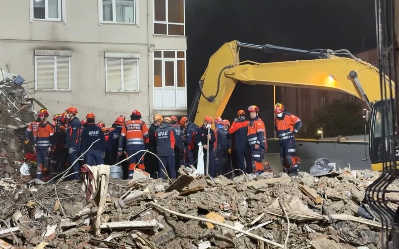 İstanbulda çökən binada ölənlərin sayı 5-ə çatdı