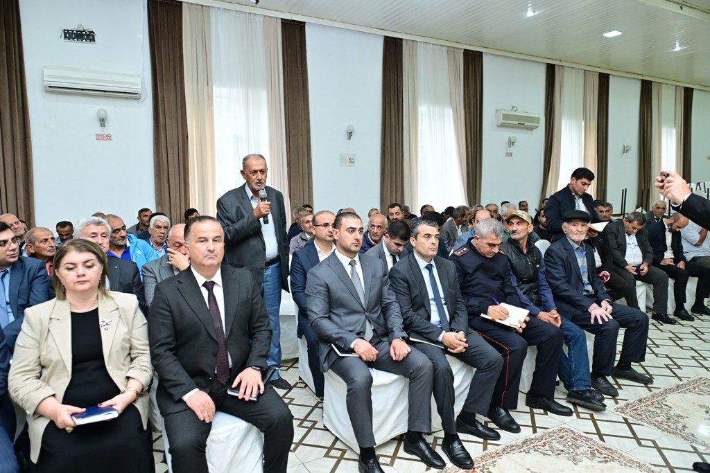 Taleh Qaraşov sakinlərin qayğı və problemlərini dinlədi - FOTOLAR