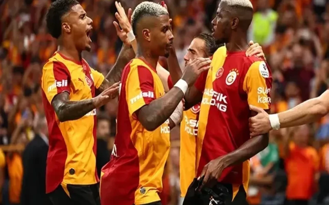 “Qalatasaray” üç xalı 3 qolla qazandı