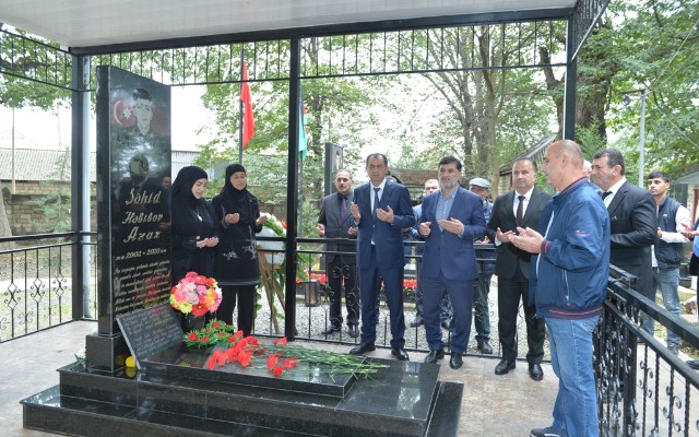 İcra başçısı Taleh Qaraşov şəhidlərin məzarlarını ziyarət etdi - FOTOLAR
