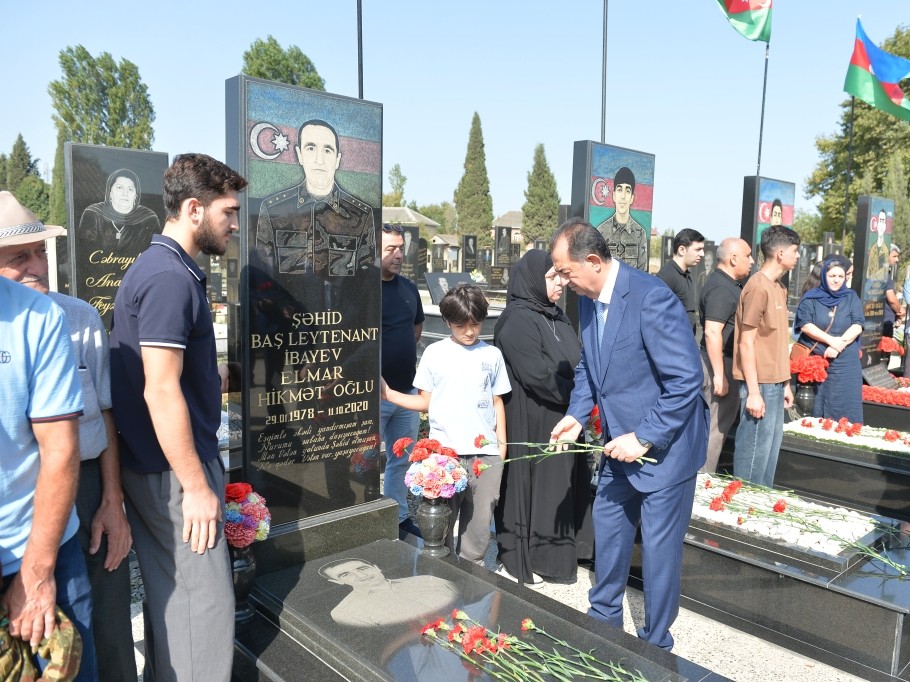 İcra başçısı Taleh Qaraşov şəhidlərin məzarlarını ziyarət etdi - FOTOLAR