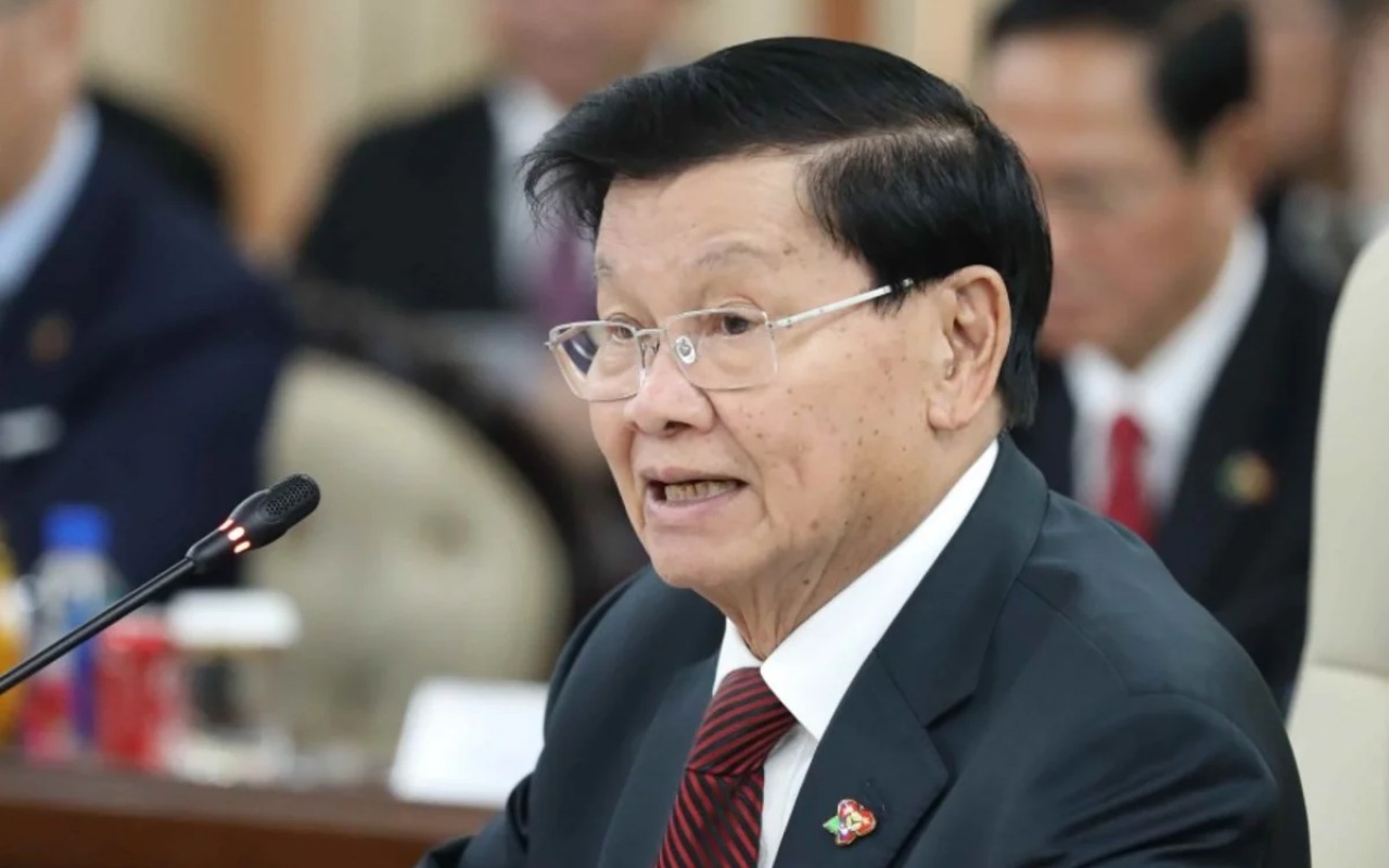 Laos Prezidenti Azərbaycana gəldi