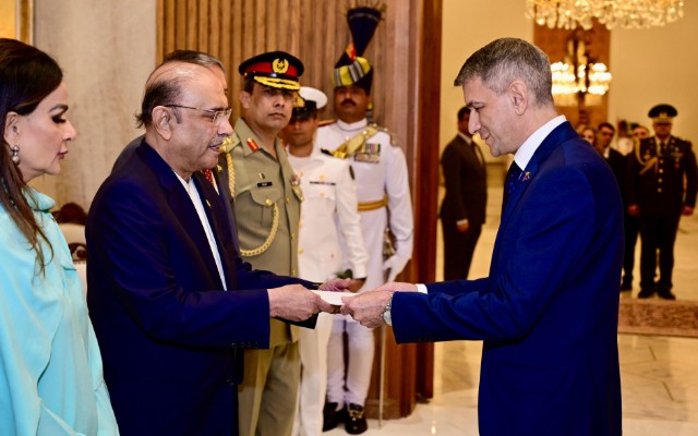 Azərbaycan səfiri etimadnaməsini Pakistan Prezidentinə təqdim etdi - FOTOLAR