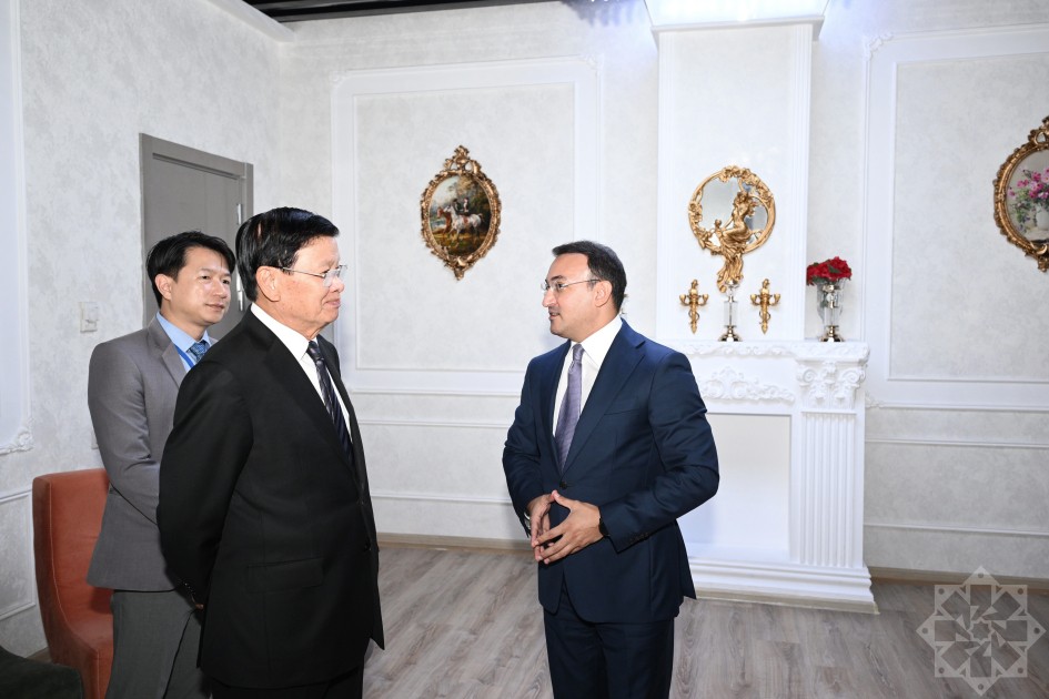 Laos Prezidenti “ASAN xidmət” mərkəzinin fəaliyyəti ilə tanış oldu - FOTOLAR
