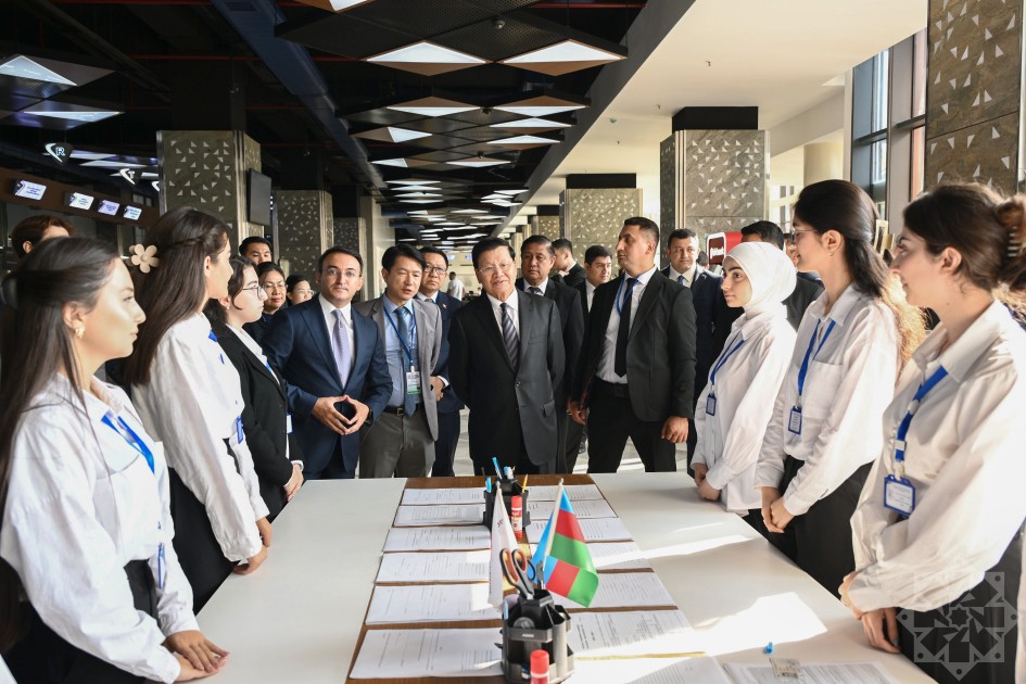 Laos Prezidenti “ASAN xidmət” mərkəzinin fəaliyyəti ilə tanış oldu - FOTOLAR