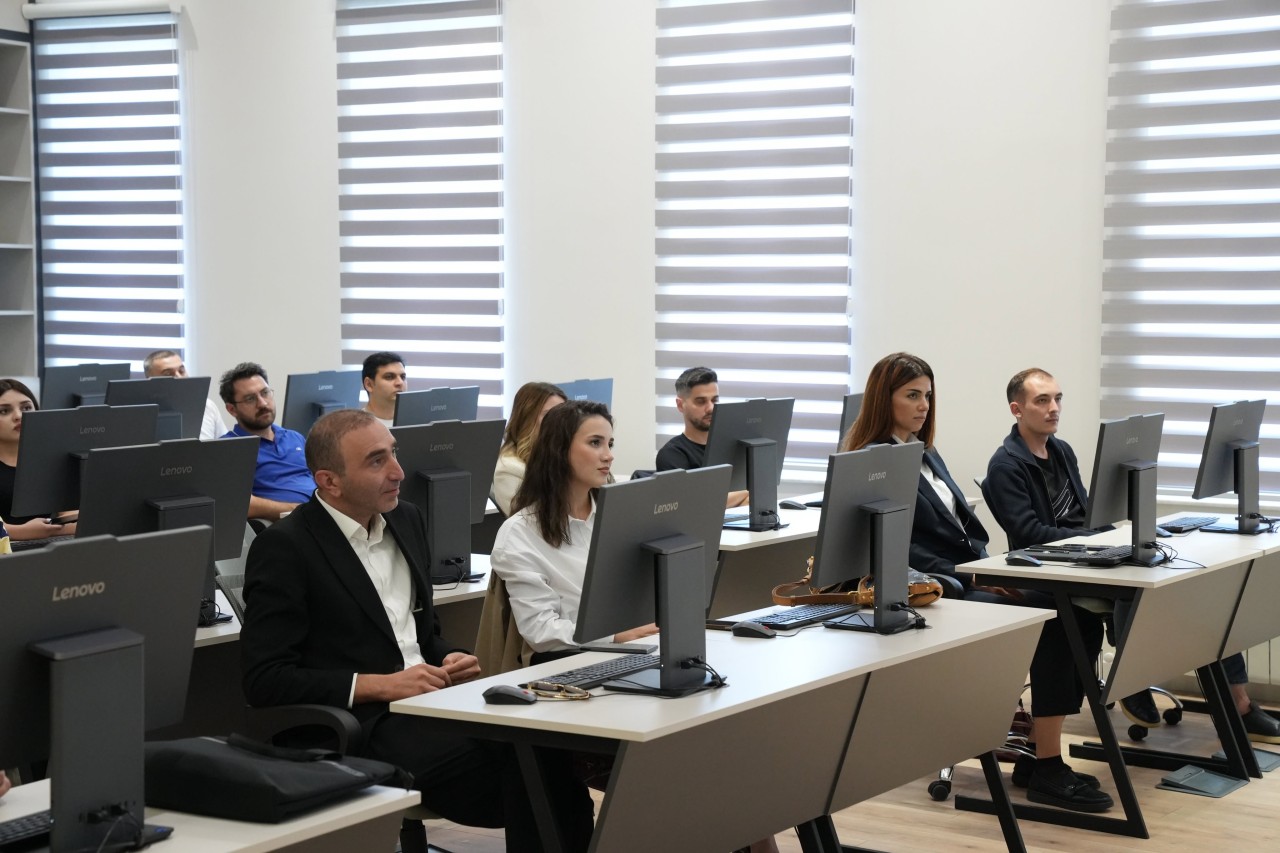“Həmkarlar ittifaqlarının fəaliyyətində süni intellektin tətbiqi” mövzusunda təlim başlayıb - FOTOLAR
