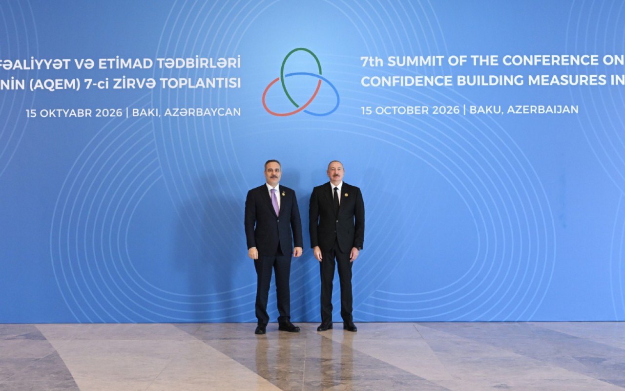 Prezident Bakıdakı Zirvə Toplantısında - FOTOLAR