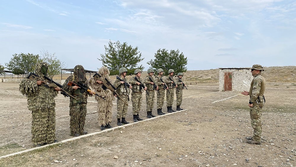 XTQ hərbi hissəsində vəzifəlilərin təlim toplanışı davam edir - FOTOLAR
