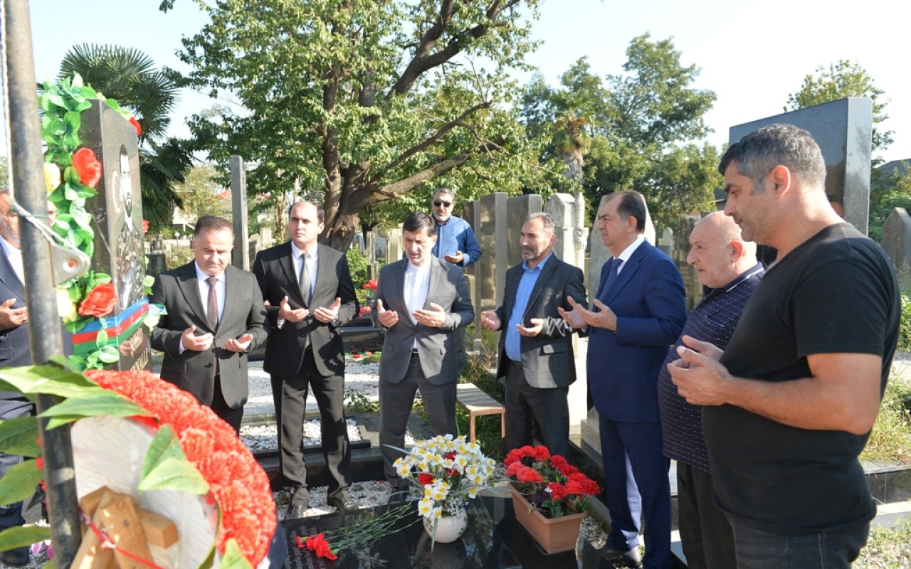 Lənkəran ŞİH başçısı şəhidlərin məzarını ziyarət edib - FOTOLAR