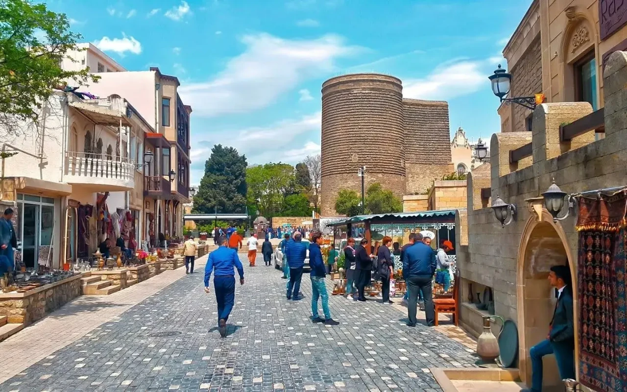 Azərbaycan əhalisinin sayı artıb