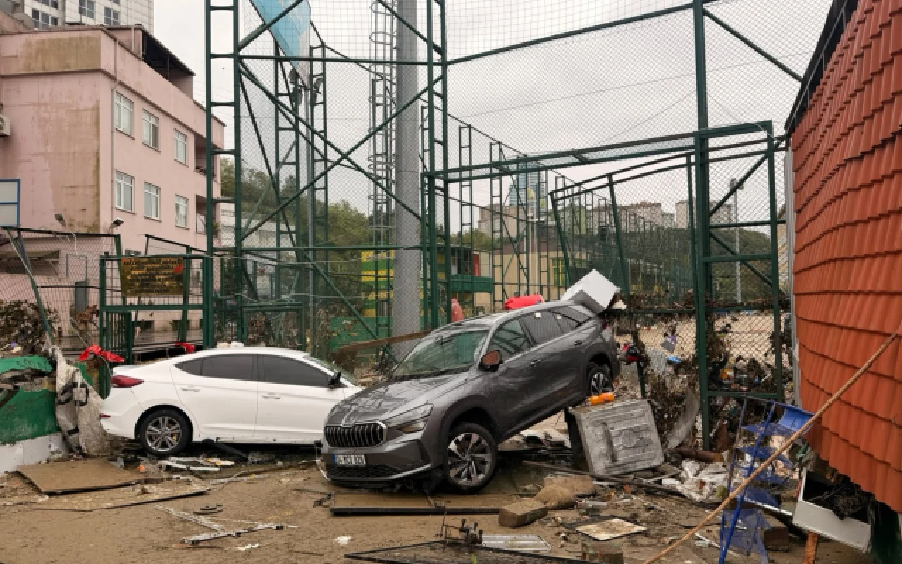 İstanbulda güclü yağış 4 nəfərin həyatına son qoydu - FOTOLAR