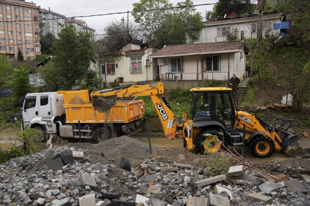 İstanbulda güclü yağış 4 nəfərin həyatına son qoydu - FOTOLAR