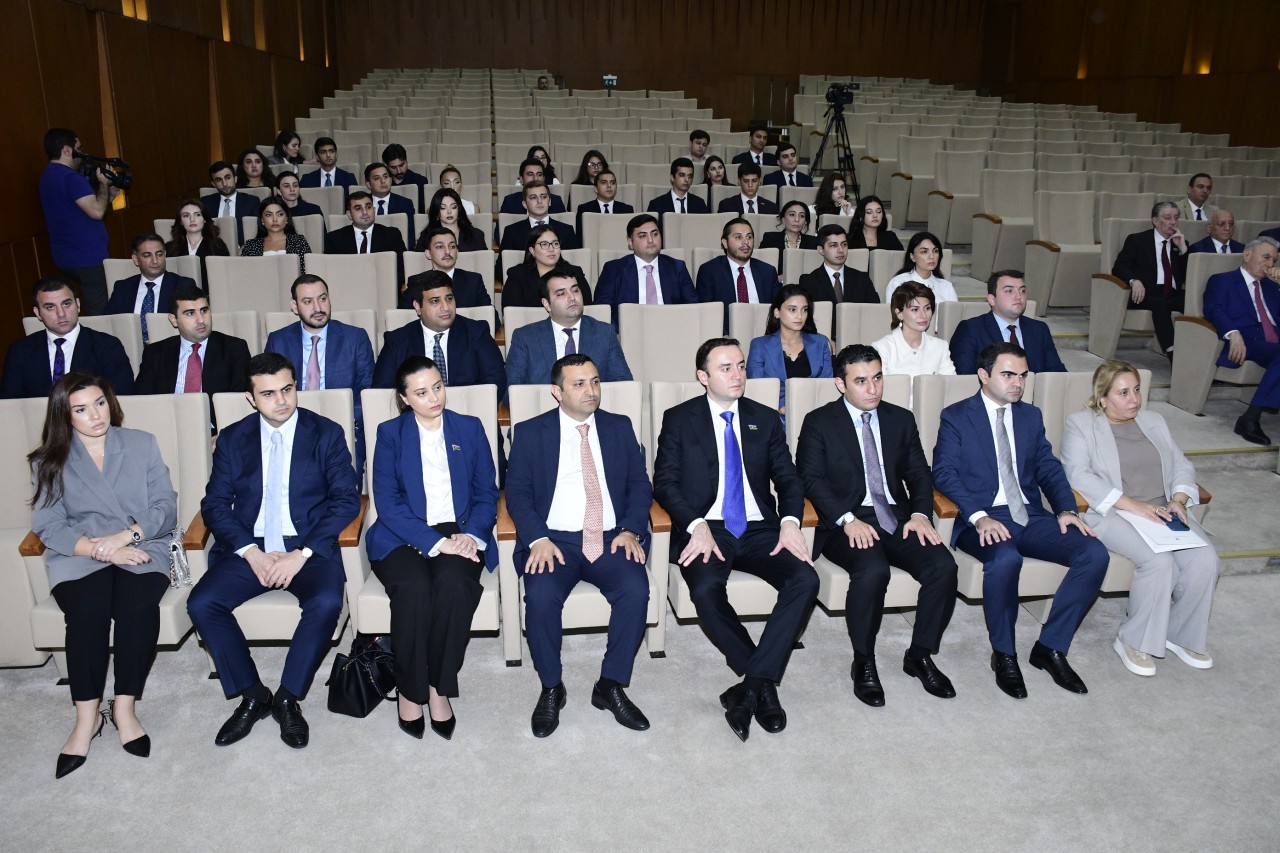 YAP İdarə Heyətinin yeni tərkibdə ilk iclası keçirildi - FOTOLAR