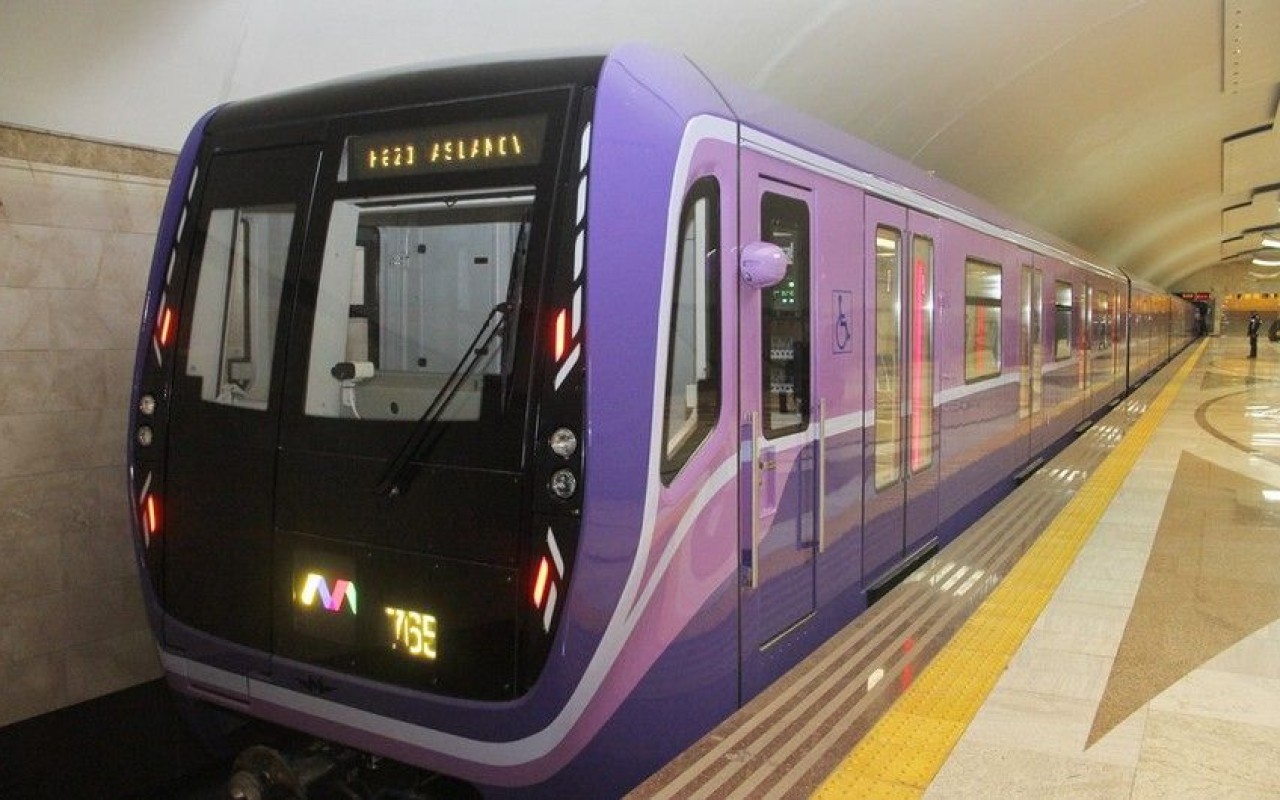 Metrodan istifadə edən sərnişinlərin sayı azalıb