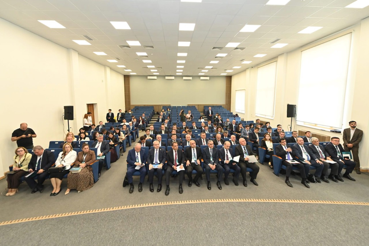 AzTU rektoru İkinci Rektorlar Forumunda çıxış edib - FOTO