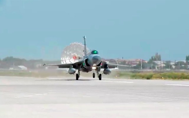 Azərbaycan və BƏƏ pilotları döyüş tapşırıqlarını yerinə yetirdilər - VİDEO