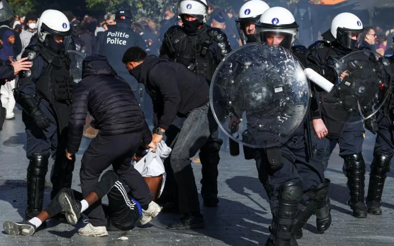 Polislə etirazçılar arasında qarşıdurma yaşanıb - Belçikada vəziyyət