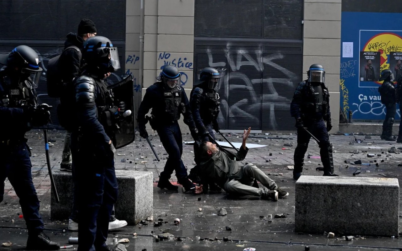 Parisdə etirazlar zamanı 855 nəfər həbs edildi