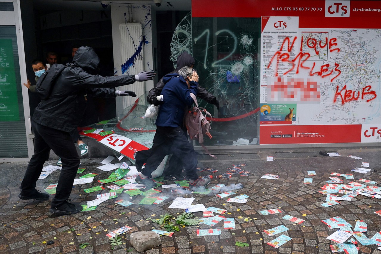 Etirazçılar "Parisi partladır" - FOTOLAR