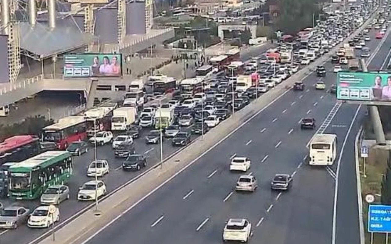 Bəzi yollarda sıxlıq var - SİYAHI
