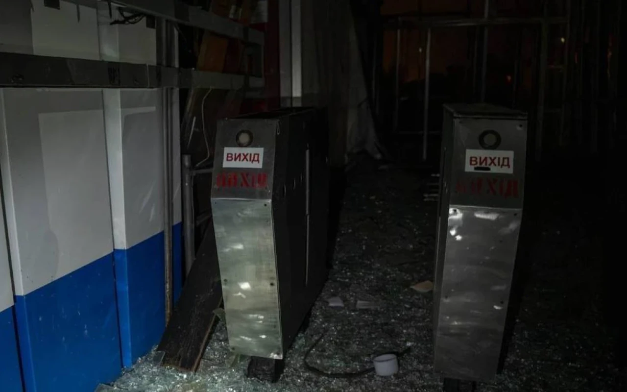 Rusiya Kiyev metrosuna zərbə endirdi - Ölən var