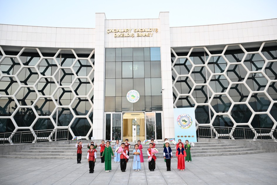 Leyla Əliyeva Arkadağda reabilitasiya mərkəzində - FOTOLAR
