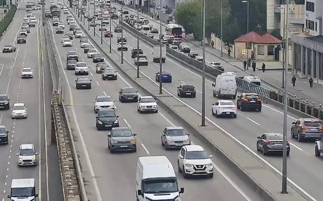 Bəzi yollarda sıxlıq var - SİYAHI