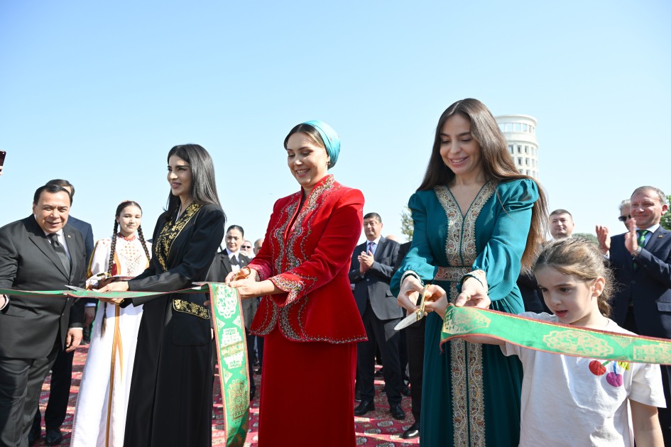 Aşqabadda MAMA “Ana təbiət” beynəlxalq incəsənət sərgisi açıldı - FOTOLAR