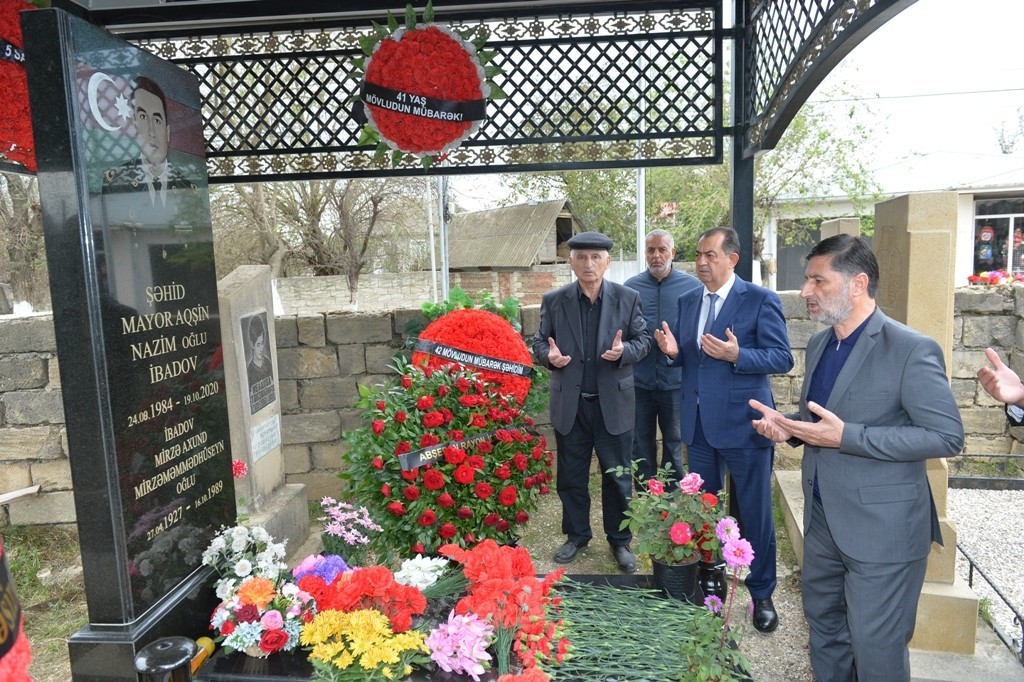 Taleh Qaraşov şəhidlərin məzarını ziyarət edib - FOTOLAR