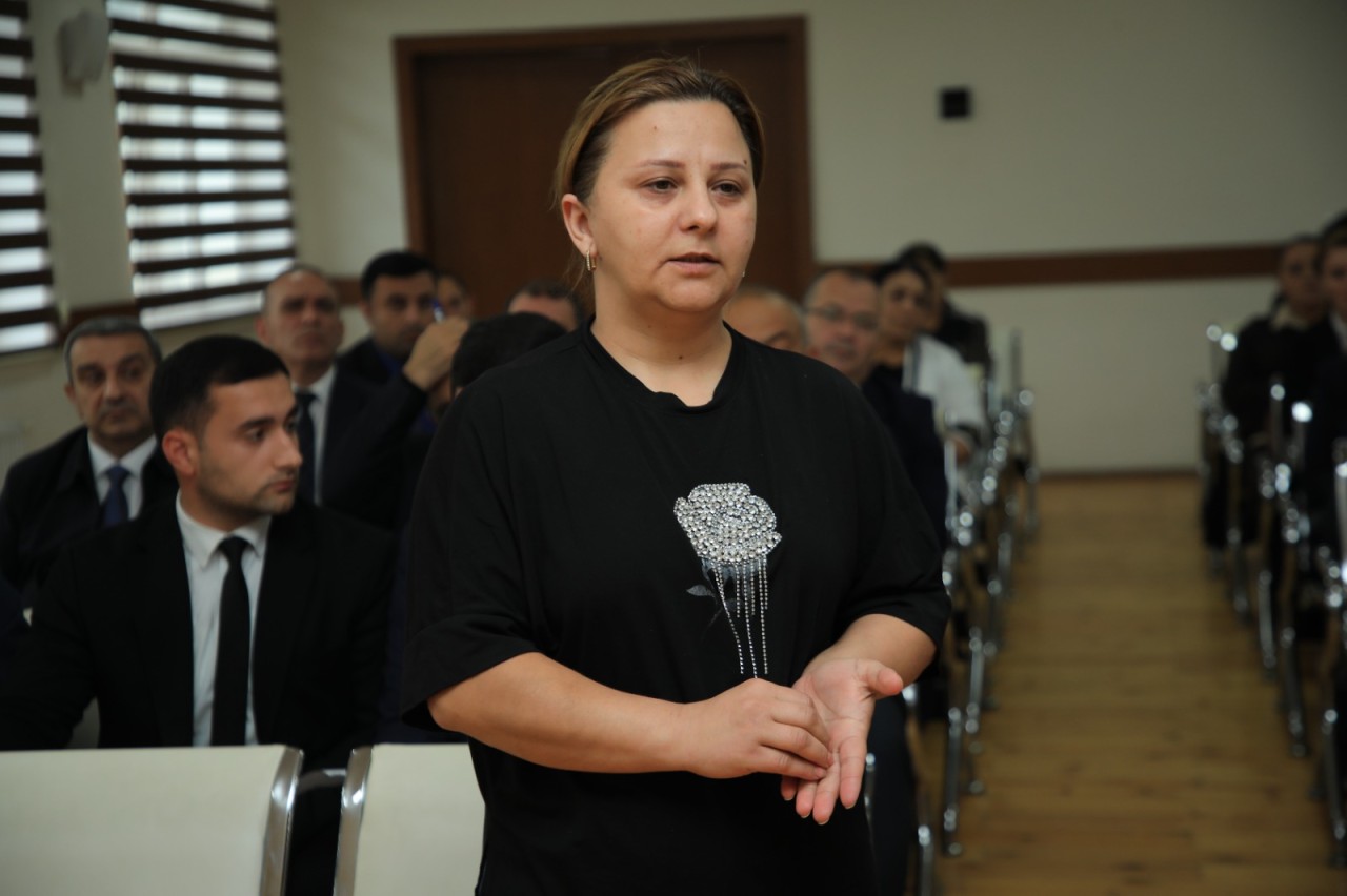 Niyazi Bayramov sakinlərin müraciətlərinin həlli ilə bağlı tapşırıqlar verdi - FOTOLAR