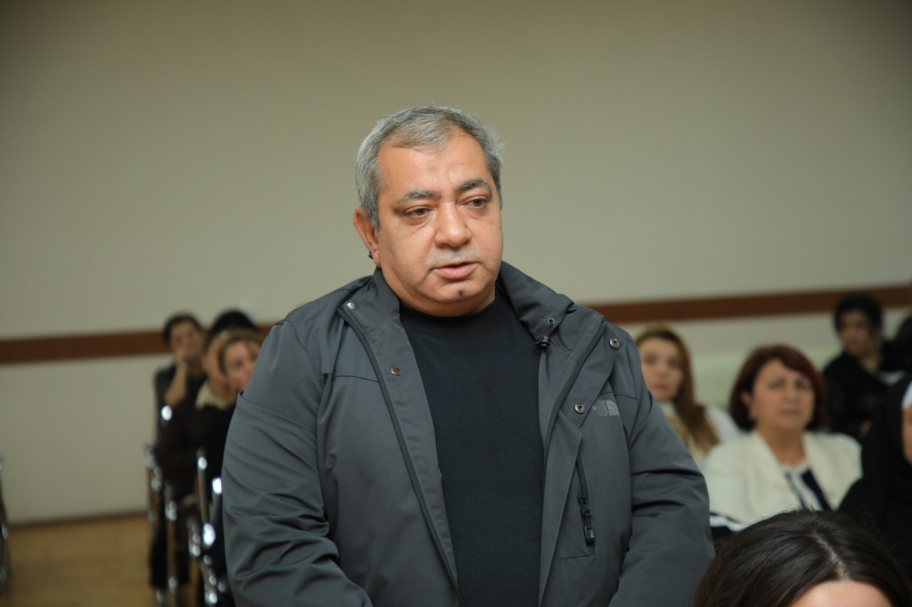 Niyazi Bayramov sakinlərin müraciətlərinin həlli ilə bağlı tapşırıqlar verdi - FOTOLAR