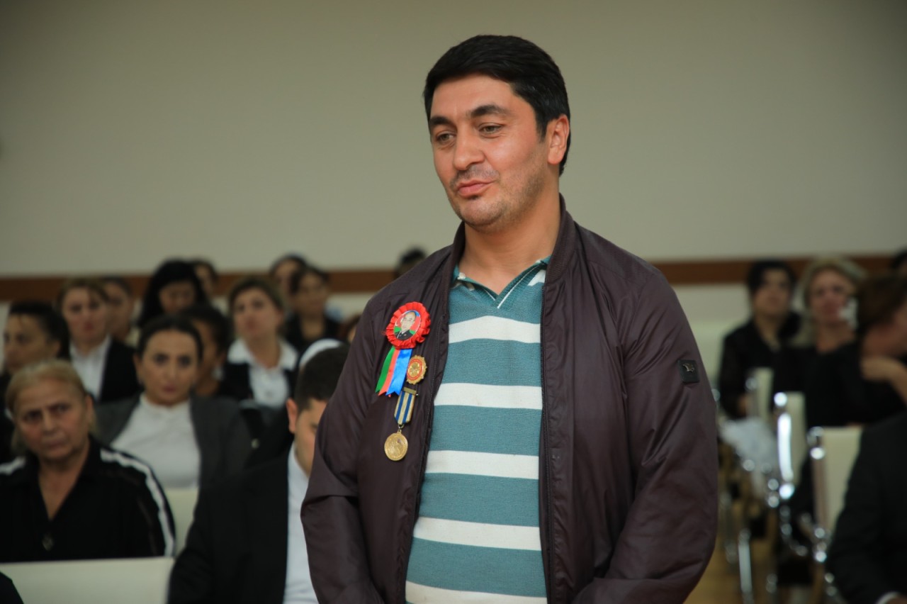 Niyazi Bayramov sakinlərin müraciətlərinin həlli ilə bağlı tapşırıqlar verdi - FOTOLAR
