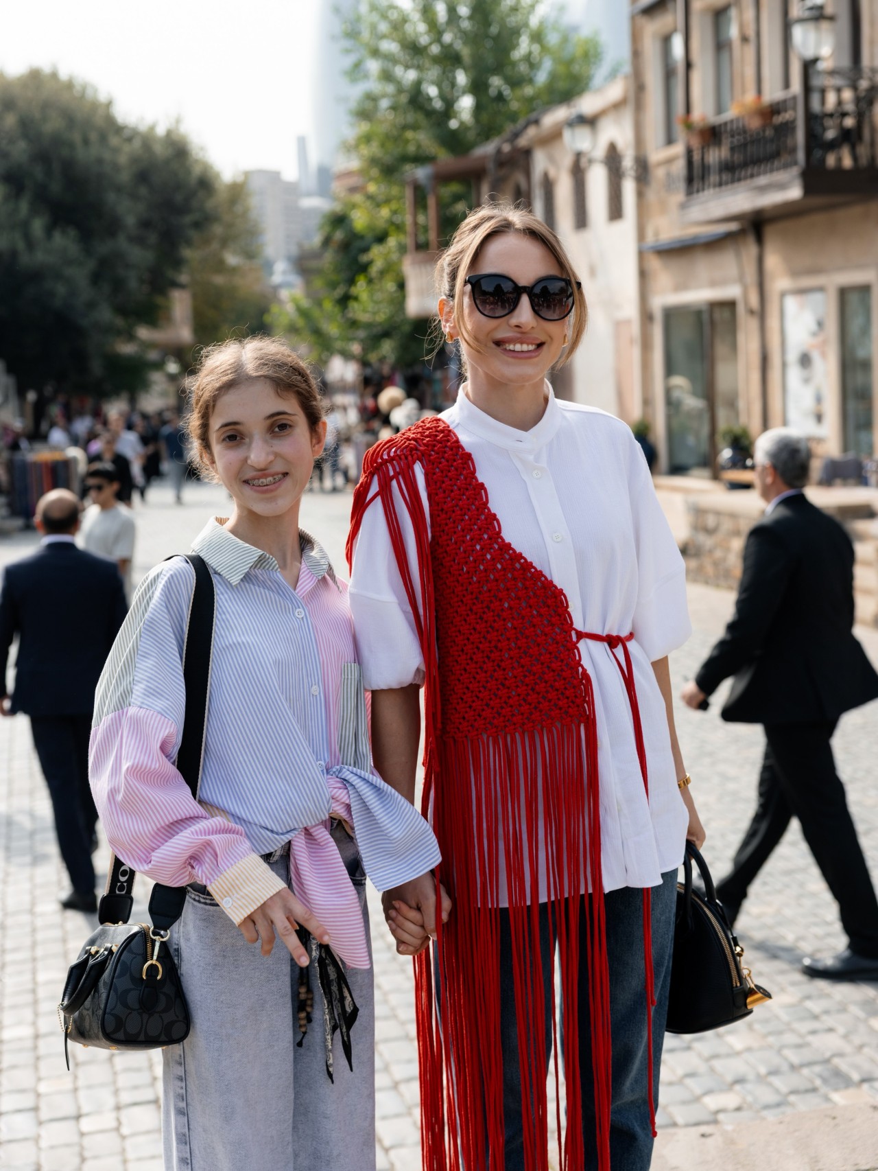 Alyona Əliyeva ukraynalı uşaqlarla İçərişəhəri gəzdi - FOTOLAR