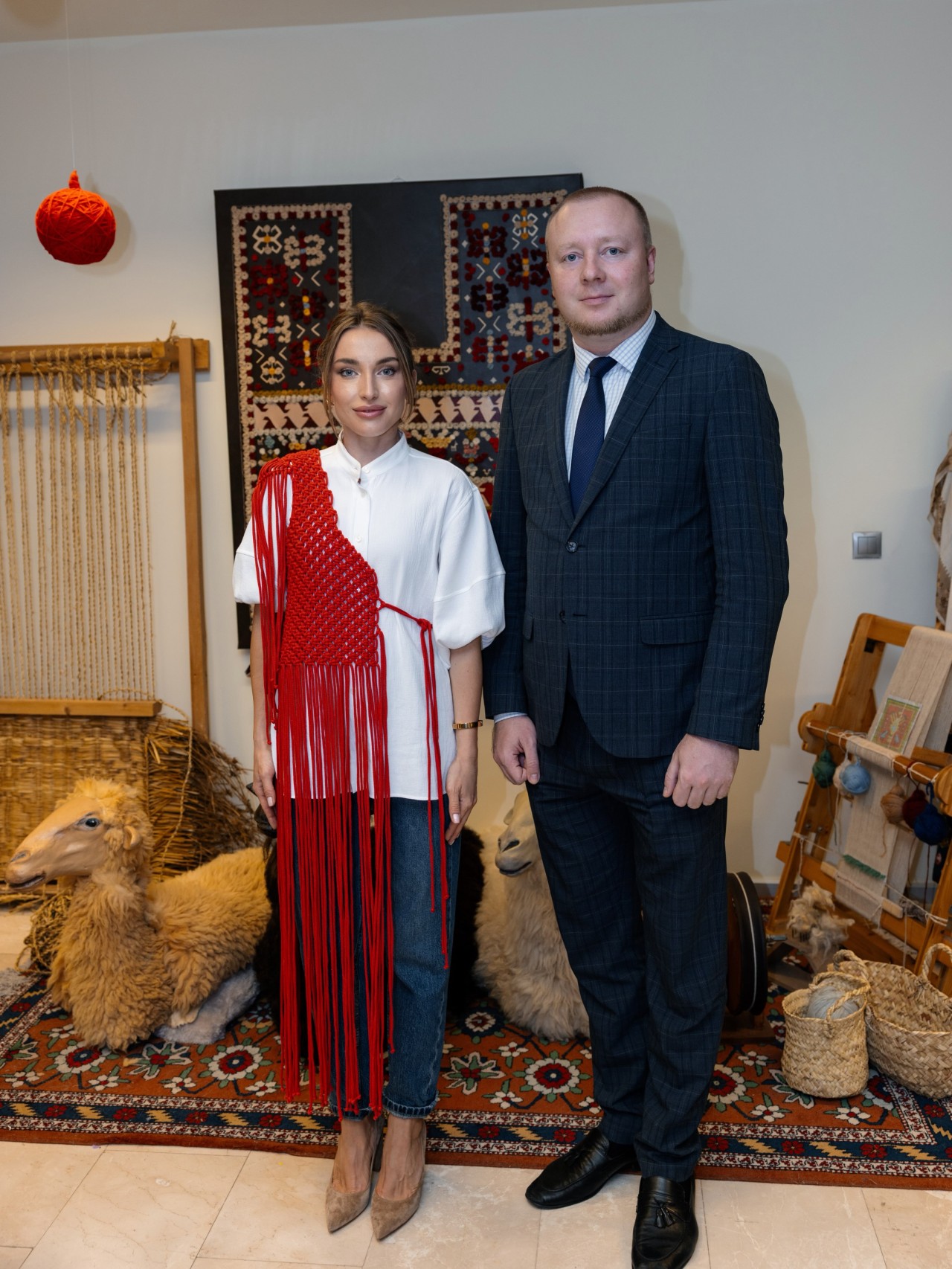 Alyona Əliyeva ukraynalı uşaqlarla İçərişəhəri gəzdi - FOTOLAR